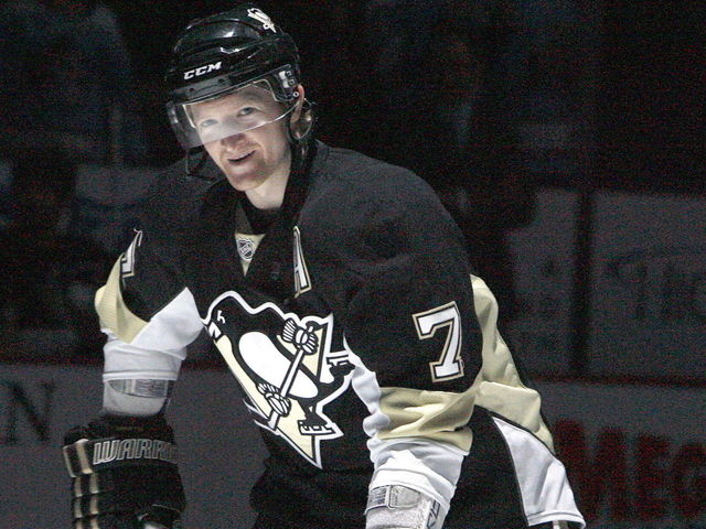 New Shark Paul Martin writes touching goodbye to Penguins