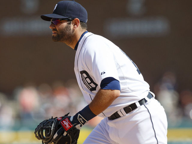 VIDEO: Alex Avila makes outstanding catch in foul territory filling in for Miguel Cabrera at 1st base