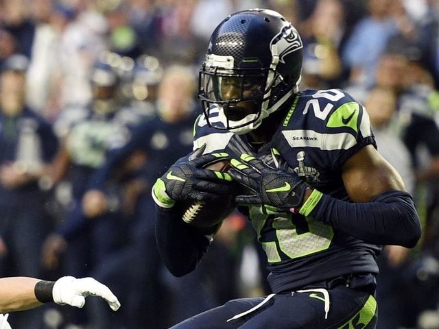 Seahawks' Lane says he will continue to sit for anthem