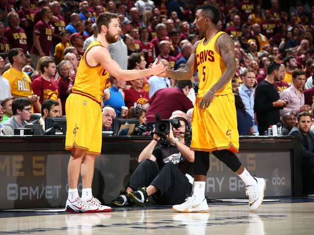Report: Williams signing won't affect Cavs' intent to keep Smith, Dellavedova