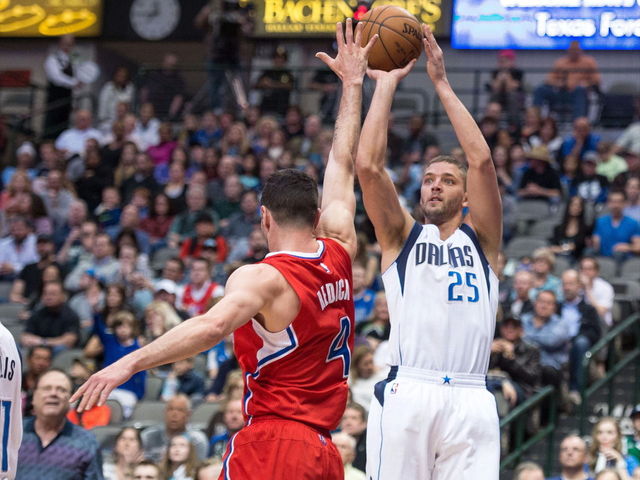 Mavericks, Clippers engage in transportation emoji war over DeAndre Jordan