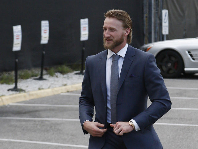 PHOTO: Steven Stamkos takes part in Blue Jays batting practice