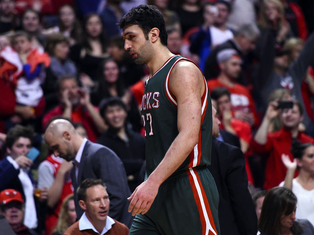 Report: Mavericks send 2nd-round pick to Bucks for Zaza Pachulia