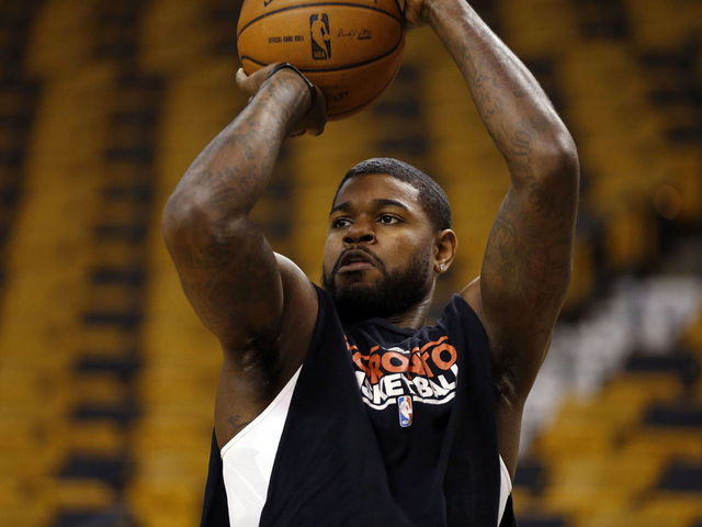 Celtics officially sign Amir Johnson, Jonas Jerebko