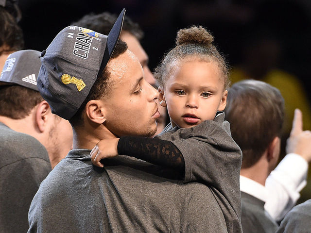 Watch: Curry says fan once had 5-year-old son ask Riley on a date | theScore.com