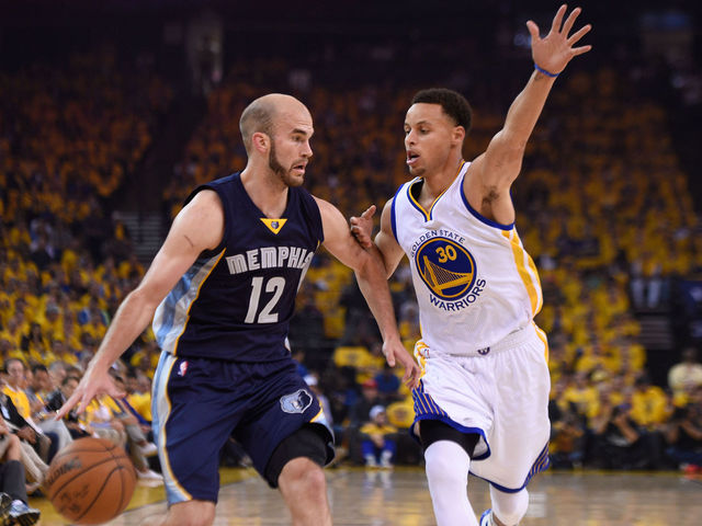 Nick Calathes signs in Greece
