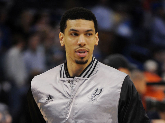 Spurs officially re-sign Danny Green