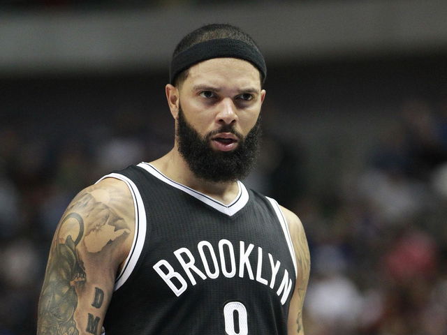 Mavericks 'welcome home' new signing Deron Williams