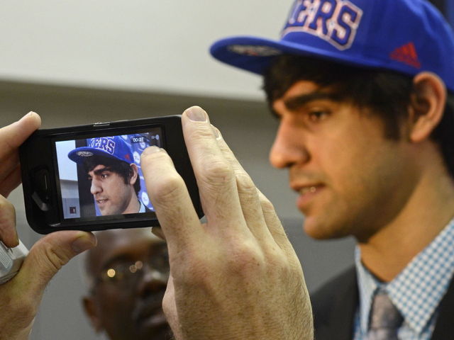 76ers offer NBA's 1st Iranian-born draftee, Arsalan Kazemi, a 1-year tender