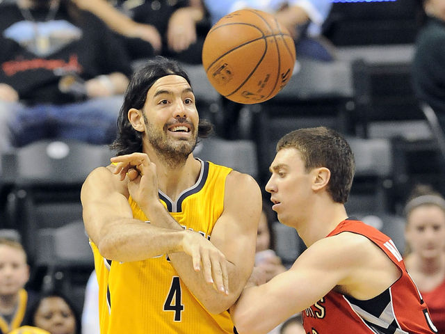 Raptors officially sign Luis Scola