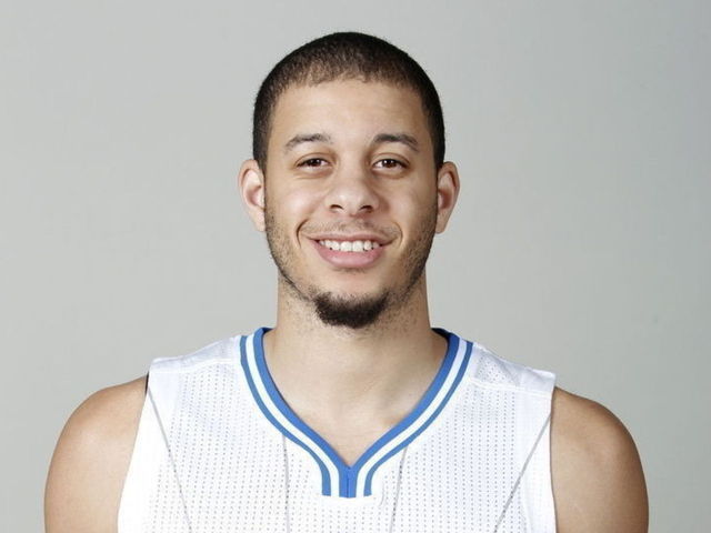 Kings officially sign Curry, Acy, Dukan