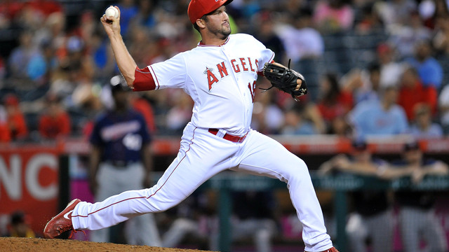 Angels win season-high 7th straight as Street secures 300th save