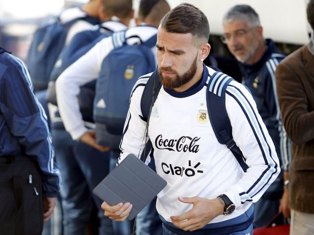 Nicolas Otamendi returns to Valencia training camp despite transfer rumors