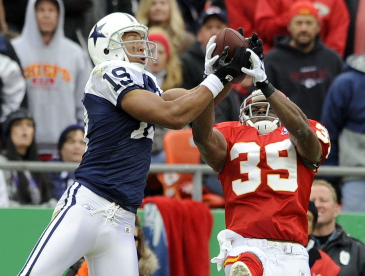 PHOTO: Patriots Vs. Lions Includes Throwback Uniforms 