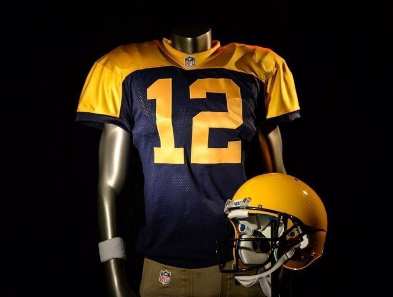 LOOK: Green Bay Packers debut brand-new retro uniforms