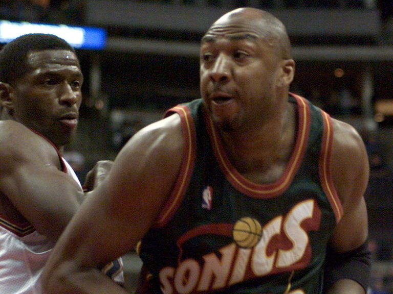 Former NBA star Vin Baker training to become Starbucks manager ...