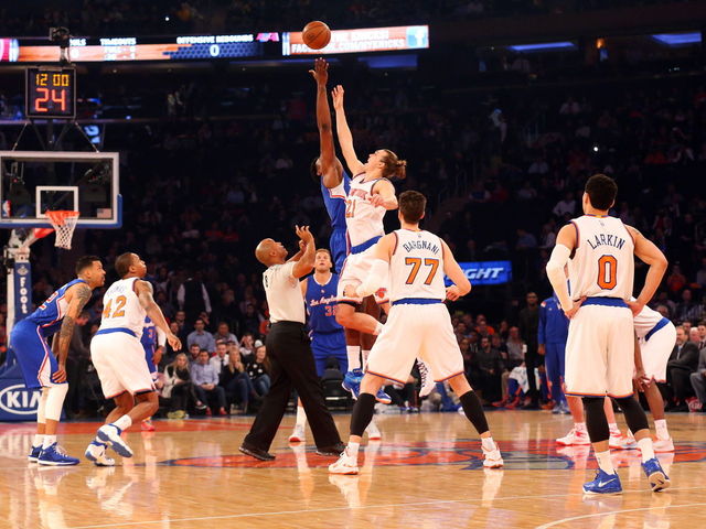 Knicks re-sign Lou Amundson