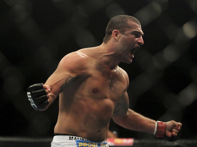 'Shogun' Rua snags controversial split decision win from Anderson