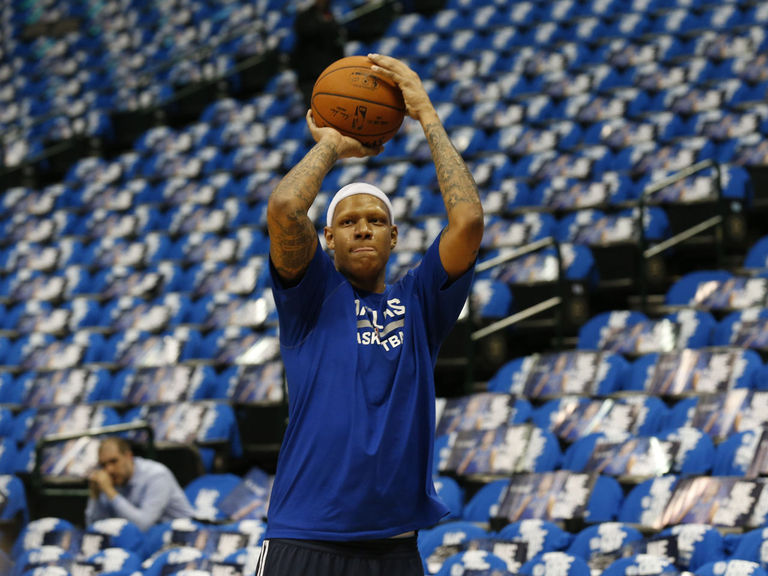 Charlie Villanueva announces new deal with Mavericks | theScore.com