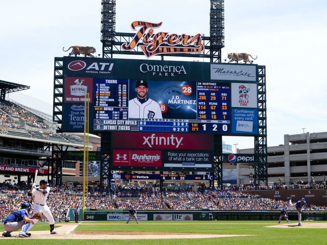 VIDEO: Squirrel interrupts Royals, Tigers at Comerica Park