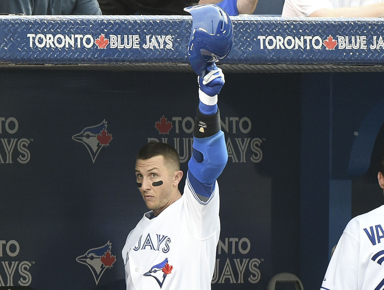 Tulowitzki impresses in Blue Jays' debut, leading Toronto to 8-2