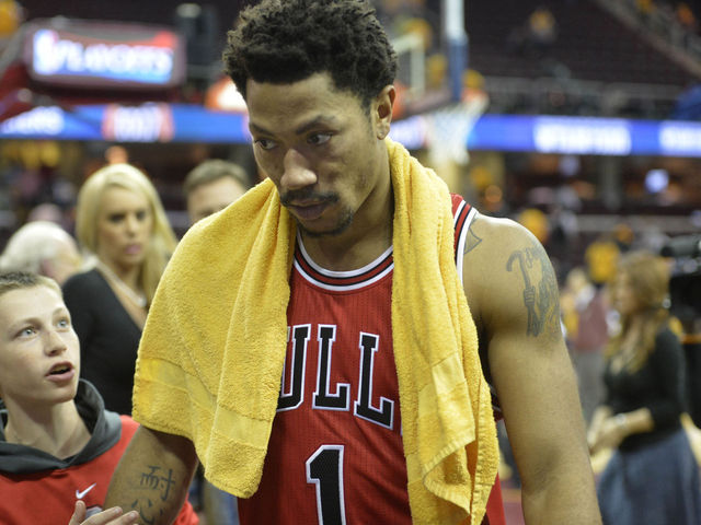 Derrick Rose suffers orbital fracture after elbow to face, will undergo surgery