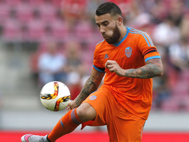 Report: Manchester United will not sign Valencia's Nicolas Otamendi