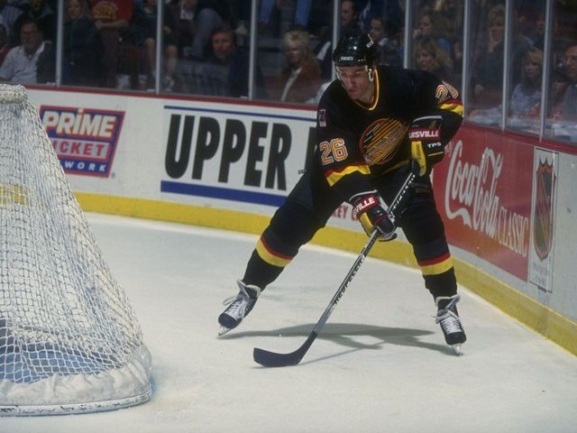 Canucks to wear retro black skate jersey for 20th anniversary of Rogers Arena