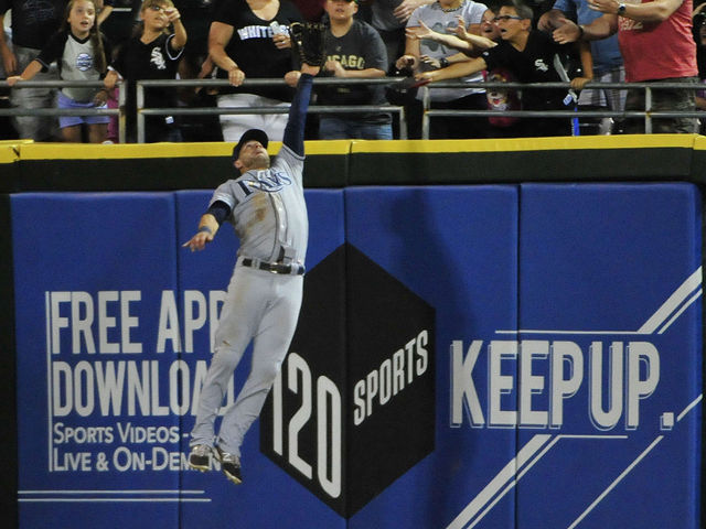 VIDEO: Kiermaier climbs the wall to rob Fielder of home run | theScore