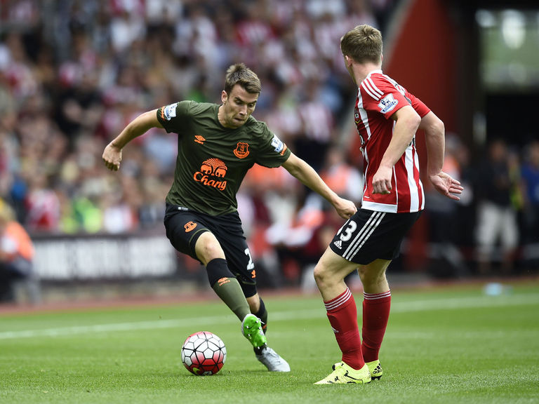 PHOTO: Everton's atrocious 3rd kit slagged by the ...