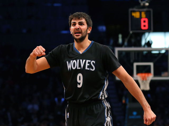 VIDEO: Ricky Rubio shocks Thunder with game-winning three