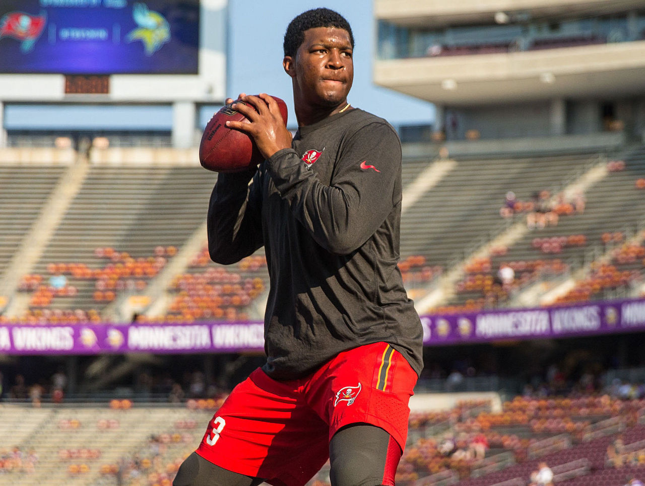 Tampa Bay Buccaneers' Jameis Winston's dad wore a great shirt