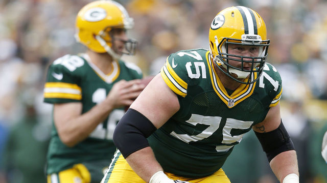 Packers' Bulaga cleared to practice 9 months after ACL tear