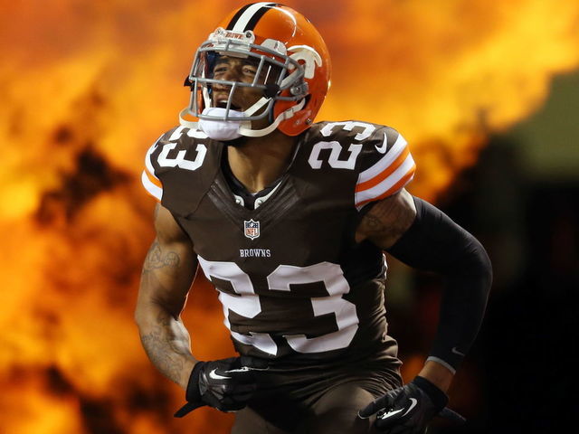 Haden enters Florida's Hall of Fame, plans NFL retirement