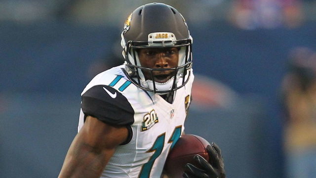 Report: Jaguars' Lee avoids serious injury after being carted off field