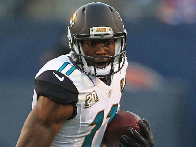 Report: Jaguars' Lee avoids serious injury after being carted off field