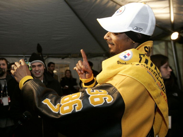 Snoop Dogg upset at Steelers' loss; gets roasted on Twitter by