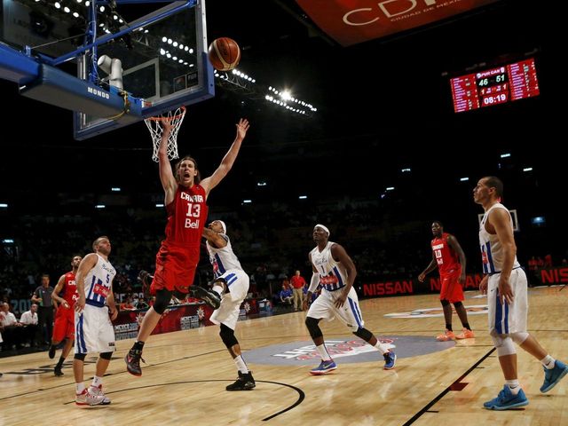 Wiggins, Canadians concerned about 'slippery' floor ads at FIBA Americas