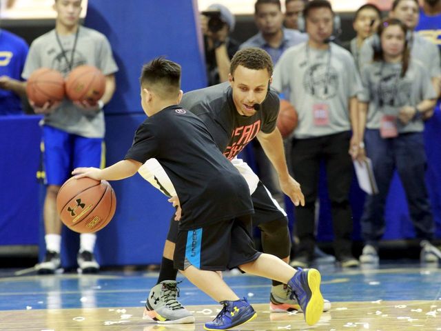 VIDEO: 7-year-old scores on Stephen Curry in Manila