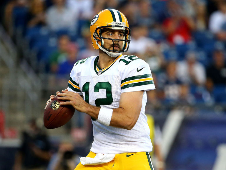 Aaron Rodgers aims to play into his 40s, teammates rave about his
