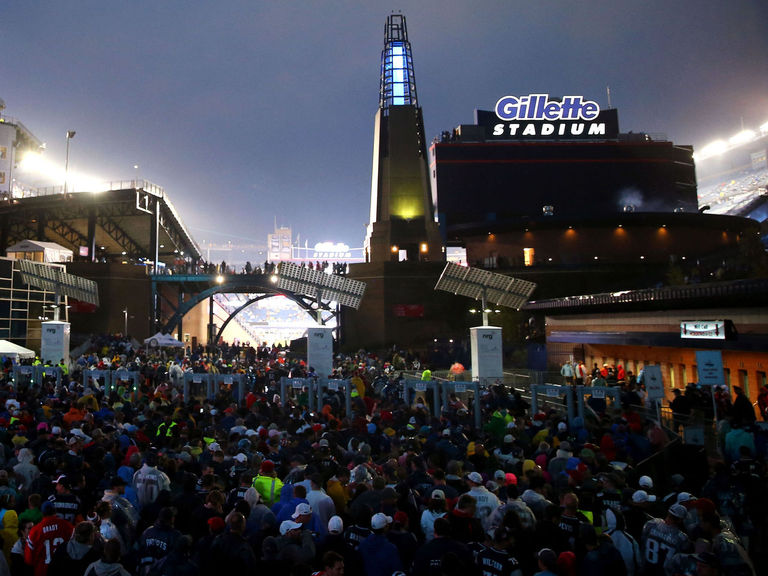 PHOTO Pats fan kicked out after he tweets about rushing field; later