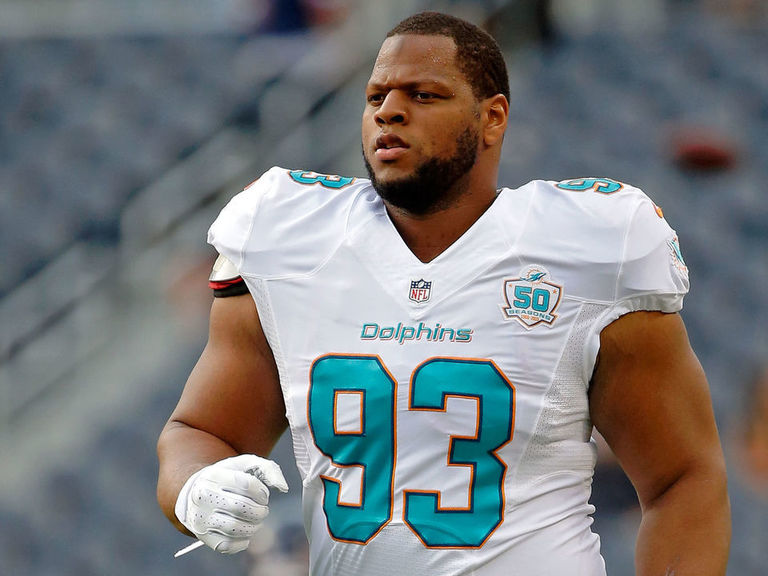 Dolphins restructure Suh, Misi; cut Jennings 