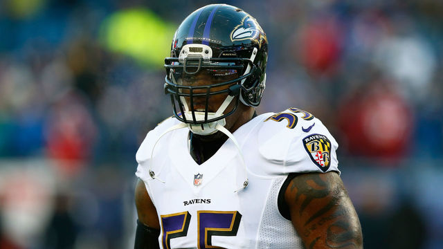 Report: Ravens' Suggs suffers torn biceps; hopes to play through it