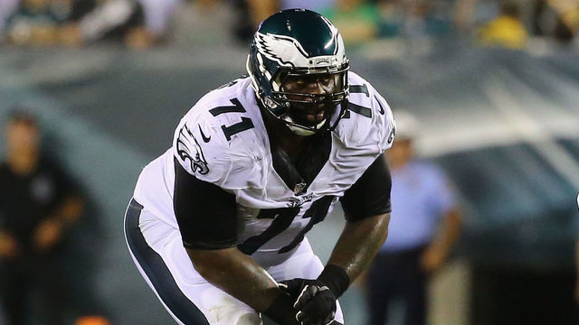 Watch: Eagles' Peters signs Wounded Warrior's prosthetic leg
