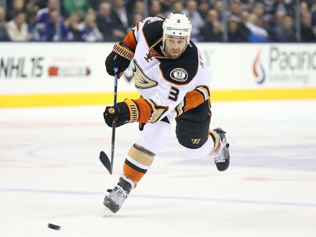Ducks' Clayton Stoner pleads guilty to charge of illegally hunting bear
