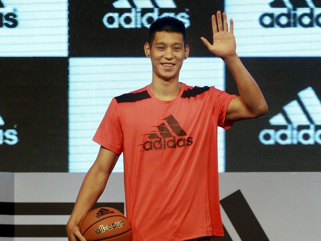 PHOTO: Jeremy Lin held up by MKG Security