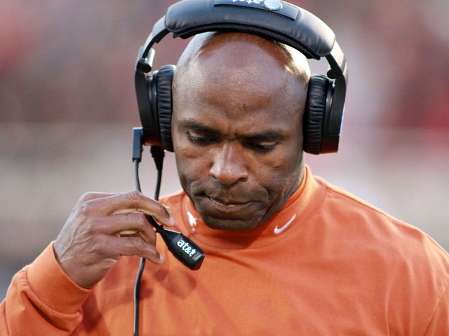 VIDEO: Texas punt fails miserably, leads to Oklahoma State win