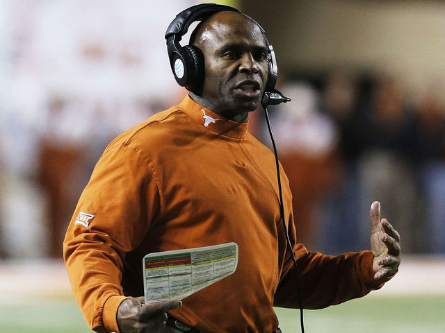VIDEO: Texas misses game-tying extra point with just over a minute left
