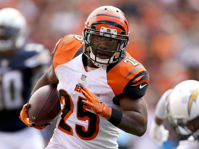 Fantasy Football: Joe Mixon's knee surgery makes Giovani Bernard a must-add  player 