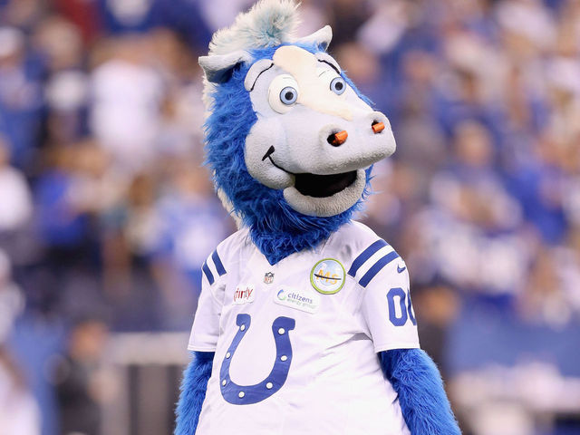 VIDEO: Colts mascot celebrates missed field goal with sexy hip thrust
